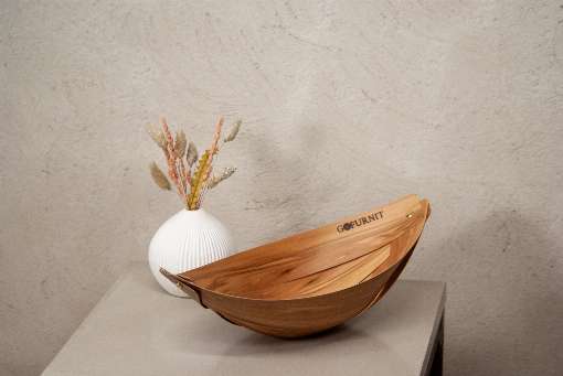 Image 3: Aesthetic upcycling: offcuts of veneer are turned into fruit bowls. Photo: Gofurnit GmbH